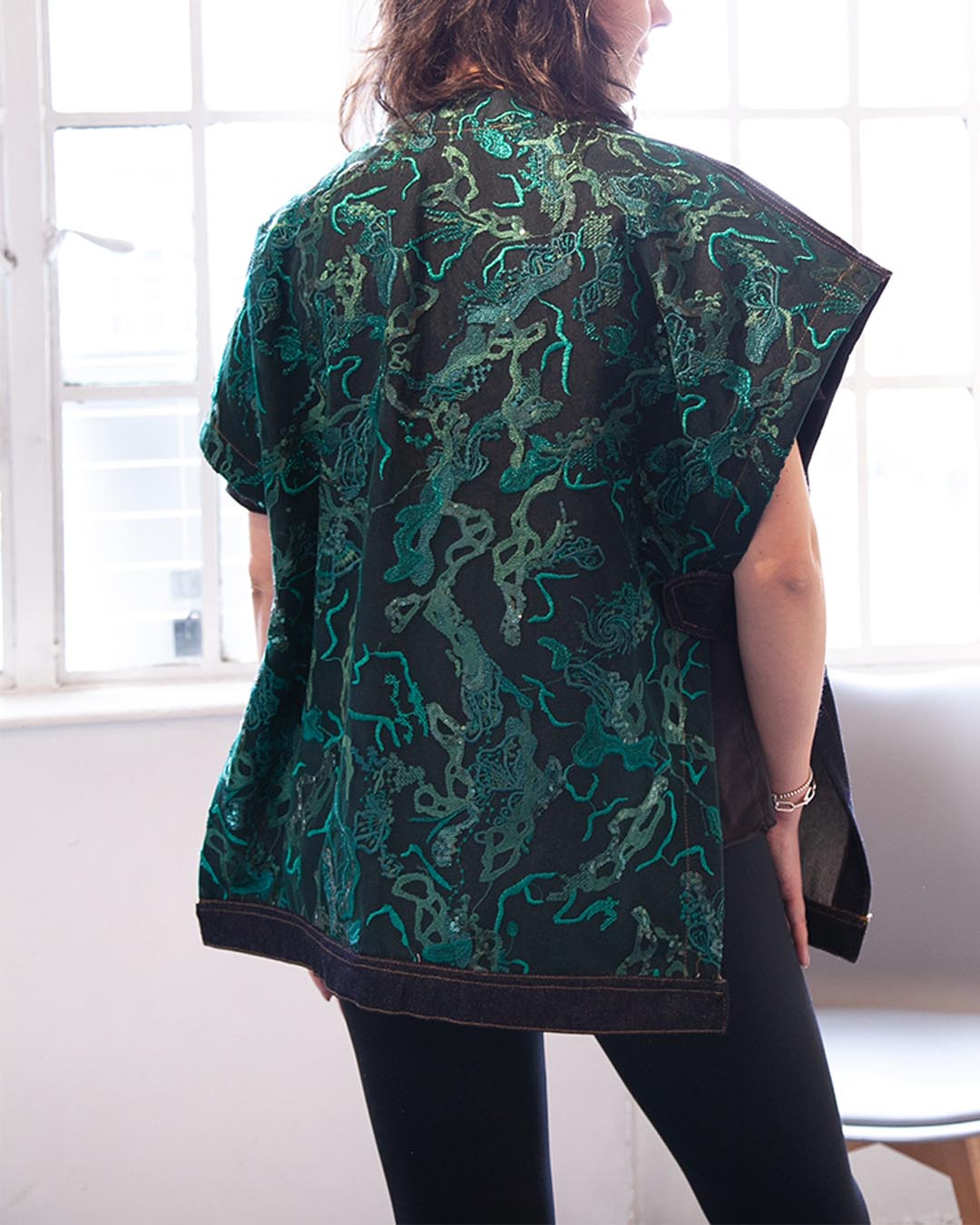 Poncho en Denim con Lentejuela - largo